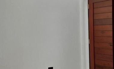 🏠 𝐅𝐨𝐫 𝐒𝐚𝐥𝐞: 𝐓𝐰𝐨-𝐒𝐭𝐨𝐫𝐞𝐲 𝐇𝐨𝐮𝐬𝐞 𝐚𝐧𝐝 𝐋𝐨𝐭 𝐢𝐧 𝐃𝐢𝐯𝐢𝐧𝐞 𝐌𝐞𝐫𝐜𝐲, 𝐒𝐚𝐧 𝐌𝐚𝐭𝐞𝐨, 𝐑𝐢𝐳𝐚𝐥