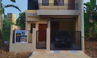 🏠 𝐅𝐨𝐫 𝐒𝐚𝐥𝐞: 𝐓𝐰𝐨-𝐒𝐭𝐨𝐫𝐞𝐲 𝐇𝐨𝐮𝐬𝐞 𝐚𝐧𝐝 𝐋𝐨𝐭 𝐢𝐧 𝐃𝐢𝐯𝐢𝐧𝐞 𝐌𝐞𝐫𝐜𝐲, 𝐒𝐚𝐧 𝐌𝐚𝐭𝐞𝐨, 𝐑𝐢𝐳𝐚𝐥