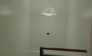 🏠 𝐅𝐨𝐫 𝐒𝐚𝐥𝐞: 𝐓𝐰𝐨-𝐒𝐭𝐨𝐫𝐞𝐲 𝐇𝐨𝐮𝐬𝐞 𝐚𝐧𝐝 𝐋𝐨𝐭 𝐢𝐧 𝐃𝐢𝐯𝐢𝐧𝐞 𝐌𝐞𝐫𝐜𝐲, 𝐒𝐚𝐧 𝐌𝐚𝐭𝐞𝐨, 𝐑𝐢𝐳𝐚𝐥