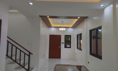 🏠 𝐅𝐨𝐫 𝐒𝐚𝐥𝐞: 𝐓𝐰𝐨-𝐒𝐭𝐨𝐫𝐞𝐲 𝐇𝐨𝐮𝐬𝐞 𝐚𝐧𝐝 𝐋𝐨𝐭 𝐢𝐧 𝐃𝐢𝐯𝐢𝐧𝐞 𝐌𝐞𝐫𝐜𝐲, 𝐒𝐚𝐧 𝐌𝐚𝐭𝐞𝐨, 𝐑𝐢𝐳𝐚𝐥