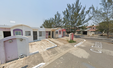 Casa en calle Teocote , Fraccionamiento Geovillas los Pinos, Veracruz, México. ¡NO CRÉDITOS!