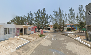 Casa en calle Teocote , Fraccionamiento Geovillas los Pinos, Veracruz, México. ¡NO CRÉDITOS!
