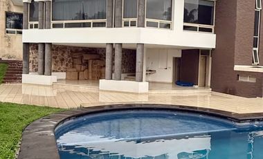 RENTA DE CASA EN CUMBRES DEL CAMPESTRE CON ALBERCA