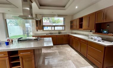 RENTA DE CASA EN CUMBRES DEL CAMPESTRE CON ALBERCA