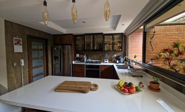 🏙️En Venta Departamento de Lujo de 3 Dormitorios cerca de la Primero de Mayo y Av. 12 de Octubre🏢