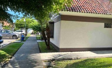 Alquilo Casa