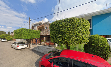Casa en C. Quetzalcóatl, Jardines del Sol, 45050 Zapopan, Jal., México