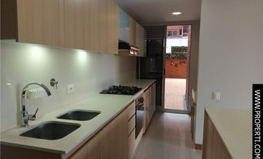 Apartamento en Arriendo Sector Loma de los Benedictinos - Envigado