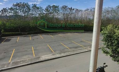 En Girardot - Cundinamarca Arendamos casa con parqueadero para vehículos en el conjunto Senderos de las Acacias.