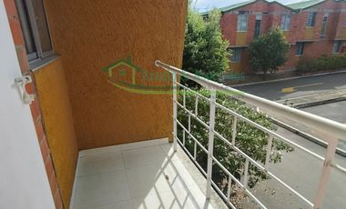 En Girardot - Cundinamarca Arendamos casa con parqueadero para vehículos en el conjunto Senderos de las Acacias.