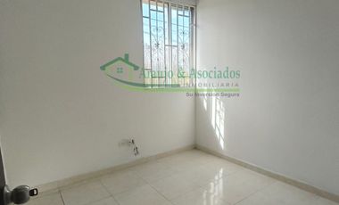 En Girardot - Cundinamarca Arendamos casa con parqueadero para vehículos en el conjunto Senderos de las Acacias.