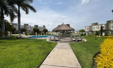 CASA EN FRACCIONAMIENTO COLINAS DE ALTAR CON TERRENO EXCEDENTE