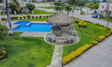 CASA EN FRACCIONAMIENTO COLINAS DE ALTAR CON TERRENO EXCEDENTE