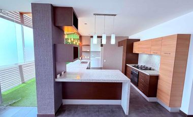 Renta departamento moderno 2 cuadras de la Plaza de Cumbaya