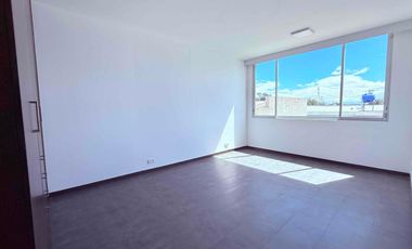 Renta departamento moderno 2 cuadras de la Plaza de Cumbaya