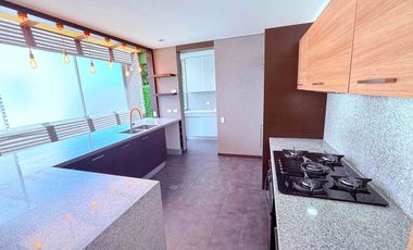 Renta departamento moderno 2 cuadras de la Plaza de Cumbaya