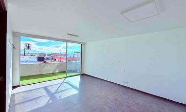 Renta departamento moderno 2 cuadras de la Plaza de Cumbaya