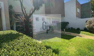 Casa 3 Dormitorios con quincho y Jardin