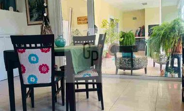 Casa 3 Dormitorios con quincho y Jardin