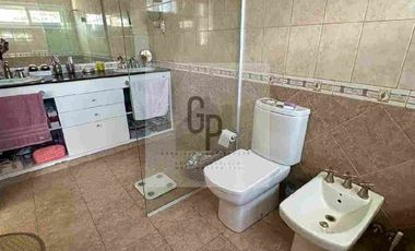 Casa 3 Dormitorios con quincho y Jardin