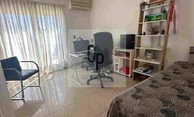 Casa 3 Dormitorios con quincho y Jardin