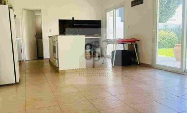 Casa 3 Dormitorios con quincho y Jardin