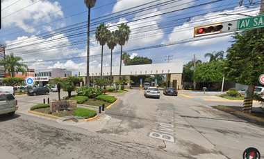 Casa ubicada en colonia Jardín Real Zapopan Jalisco. Con 5 recamaras 7y 321m2. A unos minutos de Plaza Real Center.