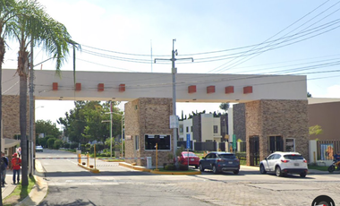 Casa ubicada en colonia Jardín Real Zapopan Jalisco. Con 4 recamaras y 243m2. A unos minutos del Auditorio Telmex.