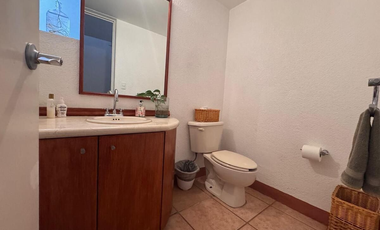 CASA EN RENTA EN CONDOMINIO CON JARDIN PROPIO
