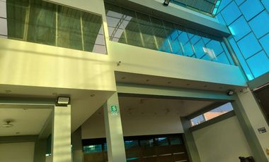 Por Avenida Horacio - Se Vende Casa con Salón de Eventos 460 m2.