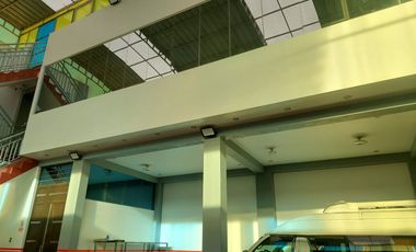 Por Avenida Horacio - Se Vende Casa con Salón de Eventos 460 m2.