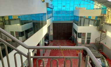 Por Avenida Horacio - Se Vende Casa con Salón de Eventos 460 m2.