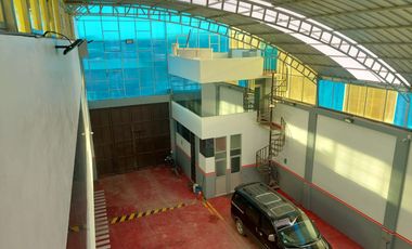 Por Avenida Horacio - Se Vende Casa con Salón de Eventos 460 m2.