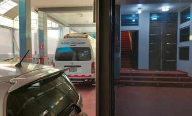 Por Avenida Horacio - Se Vende Casa con Salón de Eventos 460 m2.