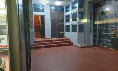 Por Avenida Horacio - Se Vende Casa con Salón de Eventos 460 m2.