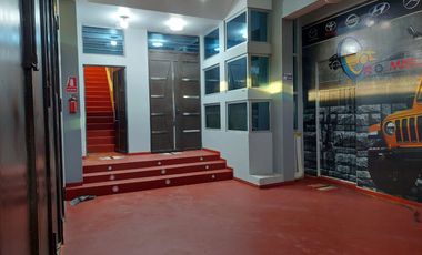 Por Avenida Horacio - Se Vende Casa con Salón de Eventos 460 m2.