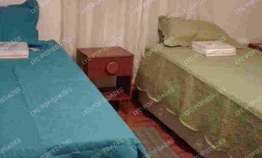 ARRIENDO GRAN CASA AMOBLADA, EQUIPADA PARA HASTA 12 PERSONAS. factura a empresas.