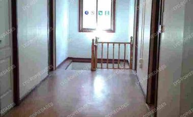 ARRIENDO GRAN CASA AMOBLADA, EQUIPADA PARA HASTA 12 PERSONAS. factura a empresas.