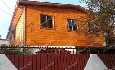 ARRIENDO GRAN CASA AMOBLADA, EQUIPADA PARA HASTA 12 PERSONAS. factura a empresas.