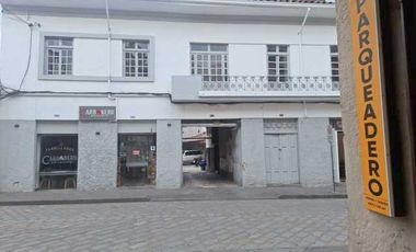 EN VENTA, AMPLIA PROPIEDAD EN EL CENTRO HISTÓRICO, GRAN POTENCIAL.