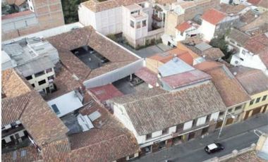 EN VENTA, AMPLIA PROPIEDAD EN EL CENTRO HISTÓRICO, GRAN POTENCIAL.