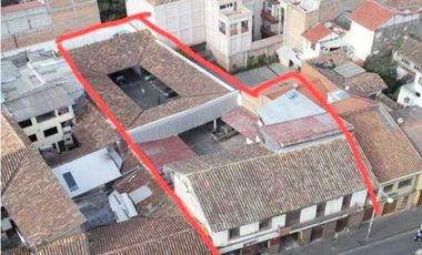 EN VENTA, AMPLIA PROPIEDAD EN EL CENTRO HISTÓRICO, GRAN POTENCIAL.