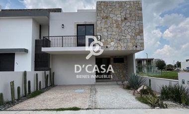 CASA EN VENTA EN GARDENIAS, ZIRÁNDARO