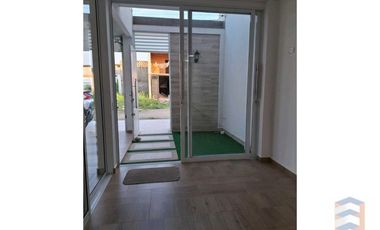 SE VENDE CASA NUEVA DE 2 PISOS – BARRIO SANTA MARTA, YOPAL