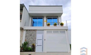 SE VENDE CASA NUEVA DE 2 PISOS – BARRIO SANTA MARTA, YOPAL