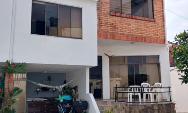 SE VENDE CASA UNIFAMILIAR EN EL BARRIO LOS HELECHOS