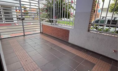 SE VENDE MODERNA CASA EN BARRIO MONTECARLO, YOPAL