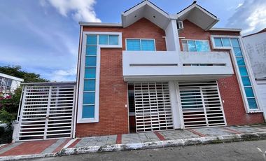 SE VENDE MODERNA CASA EN BARRIO MONTECARLO, YOPAL