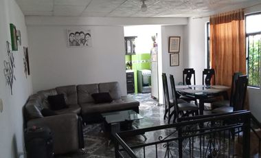 SE VENDE CASA CON 2 APARTAMENTOS INDEPENDIENTES