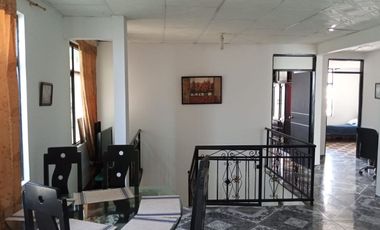 SE VENDE CASA CON 2 APARTAMENTOS INDEPENDIENTES